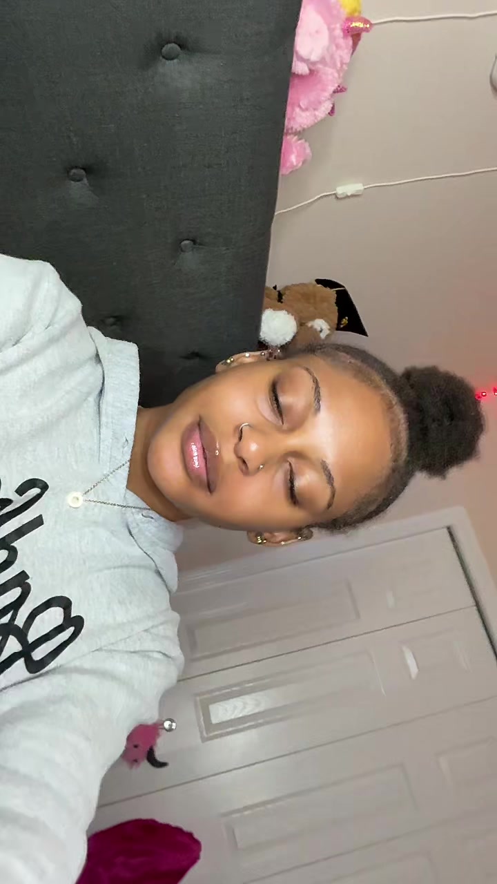 @Emily🖤👤