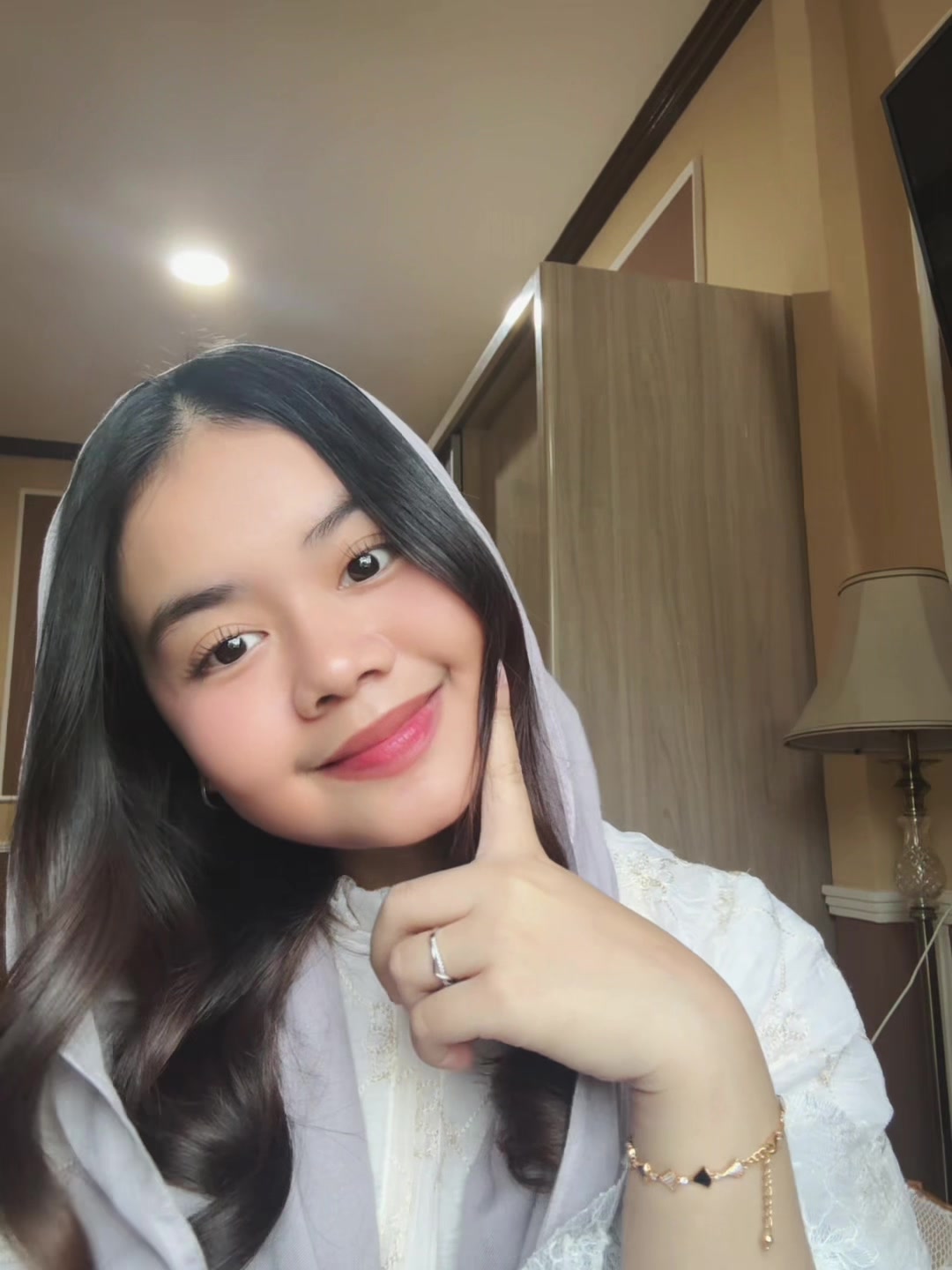@👧🏻