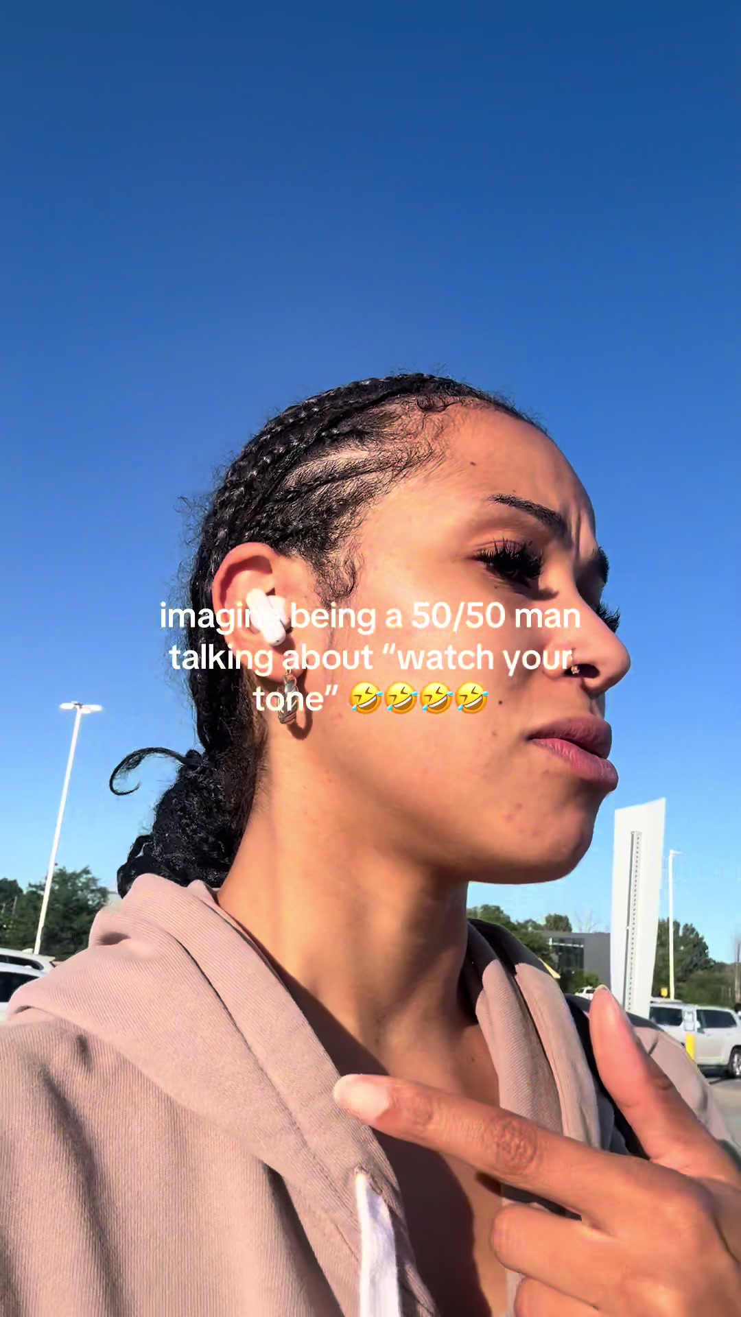 @ELLENIA MIONI