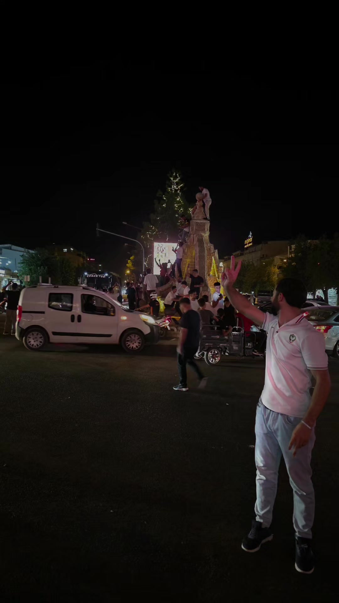 @"&Ouml;ZER "