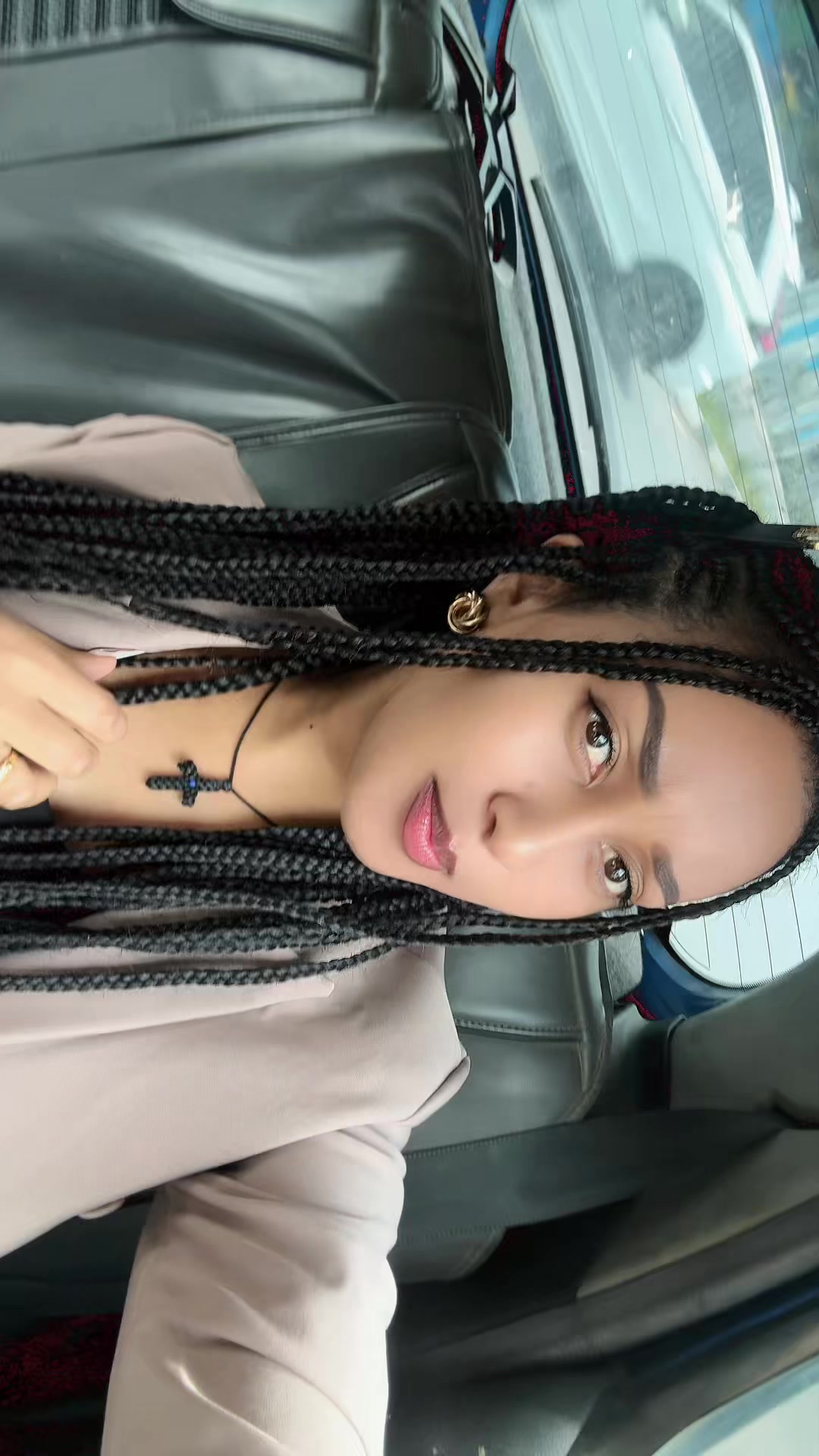 @አትሮንስ 🧚♀️🕊️🦅