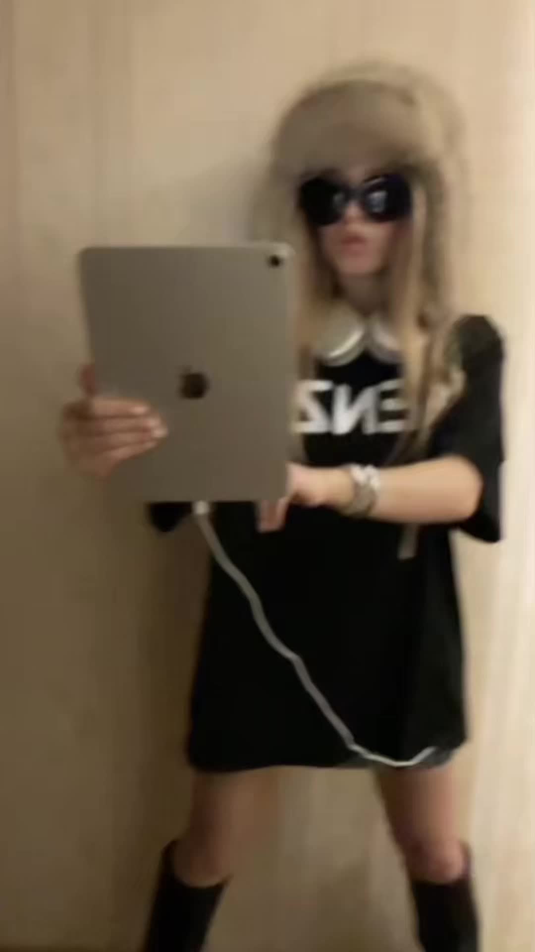 @lizzitak