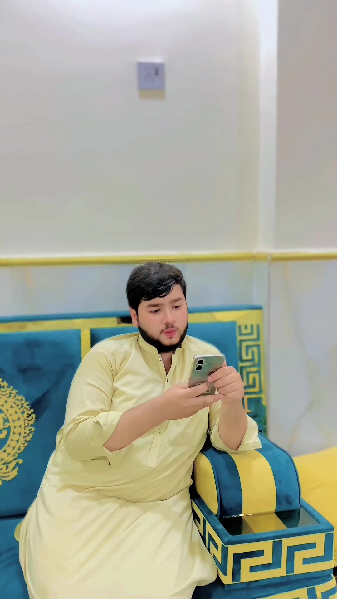 @Ďęçęñt—-böy☺️🙃