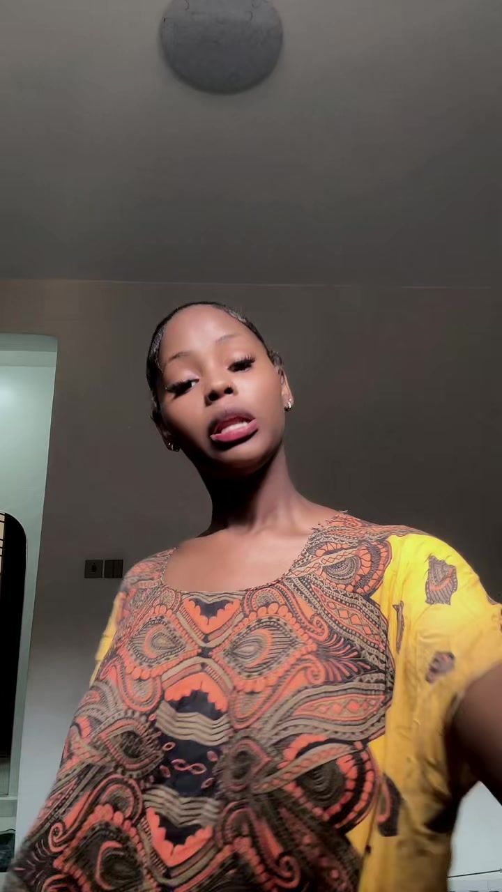 @queen_b_00