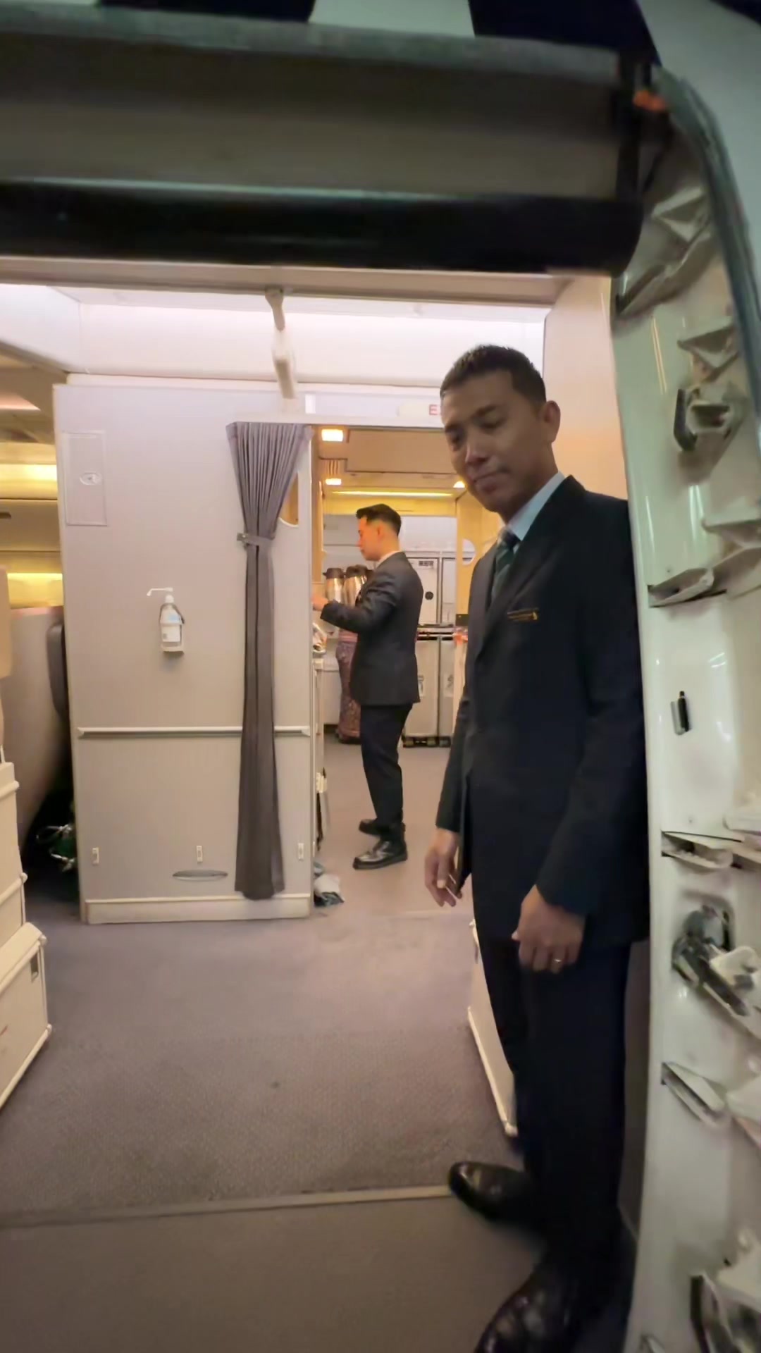 @M R S A 👨&zwj;✈️ ✈️ 🇲🇨