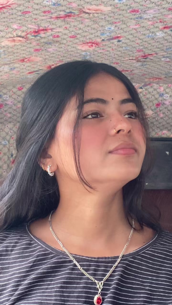 @Nisha bohara 👑