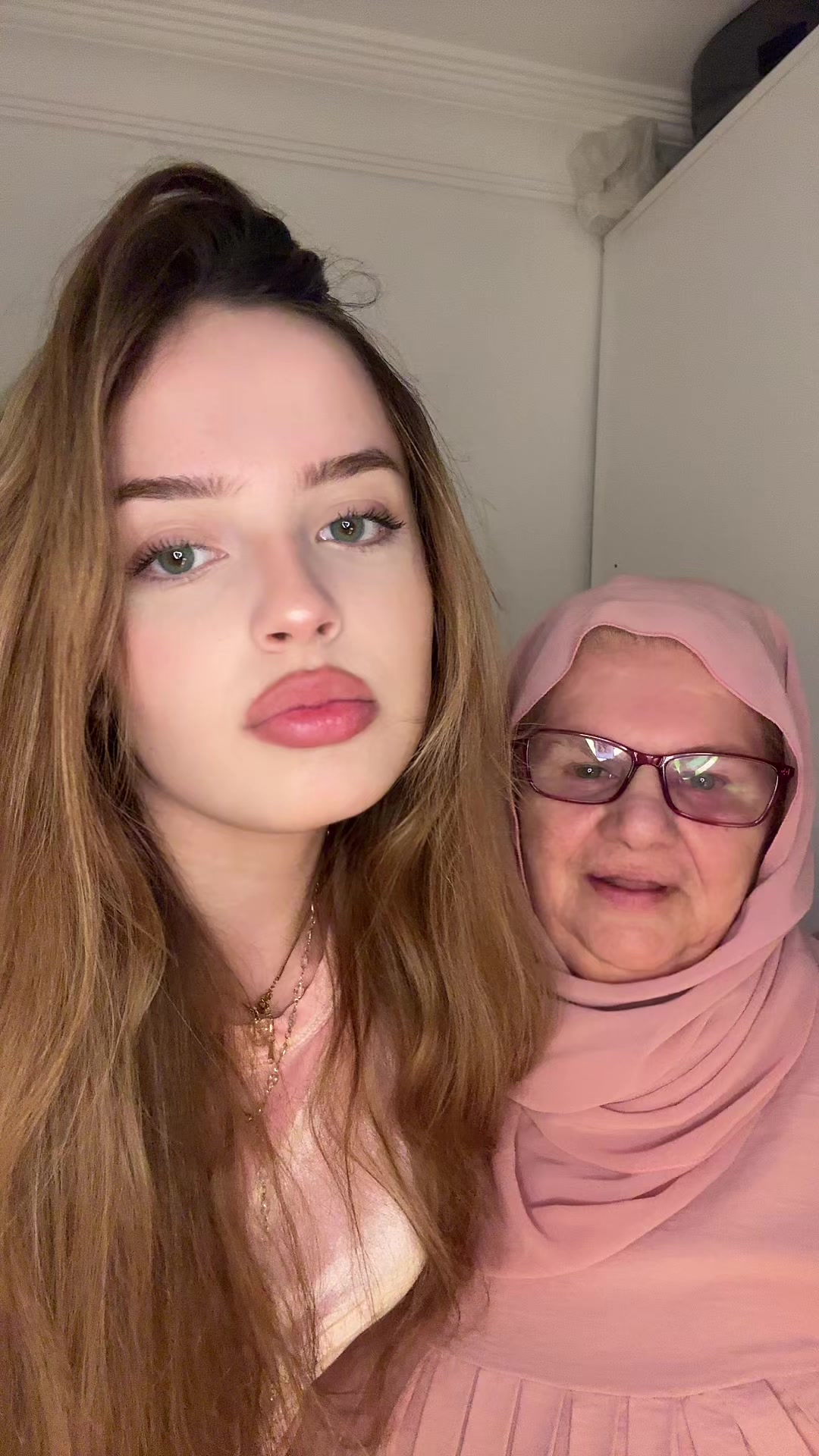 @Elaa
