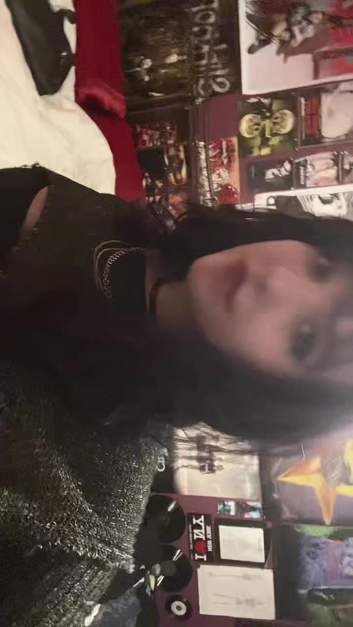 @😼