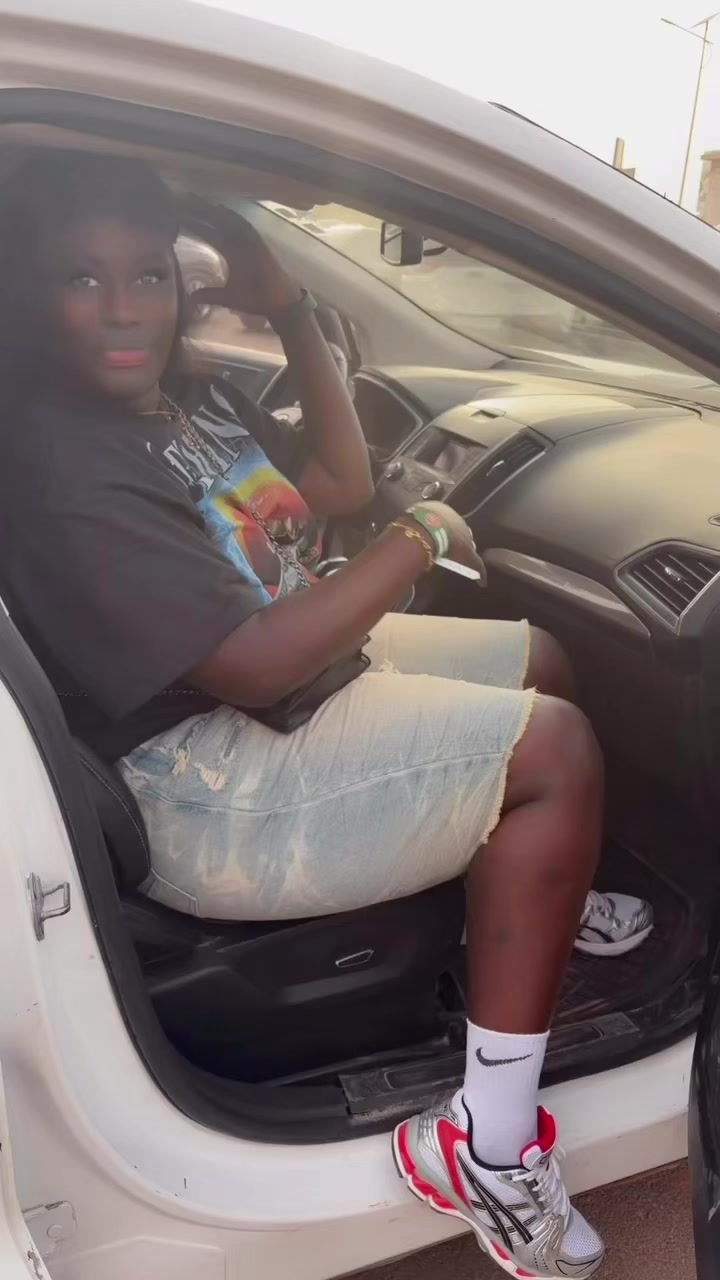 @Bbmita saliou linternational🥳