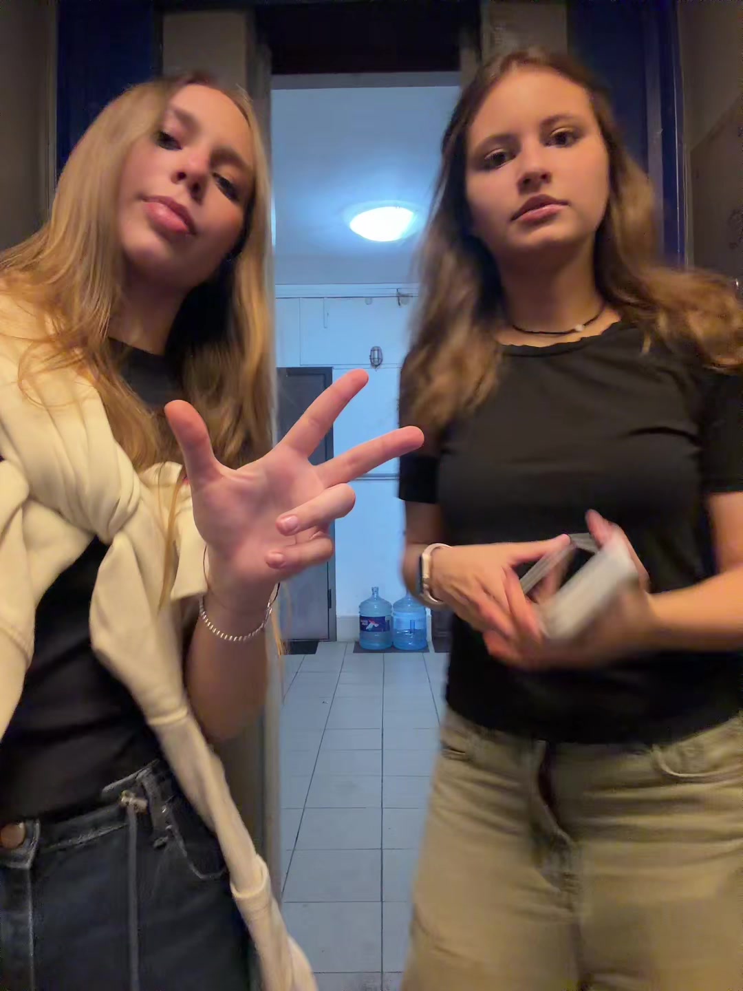 @arinkk