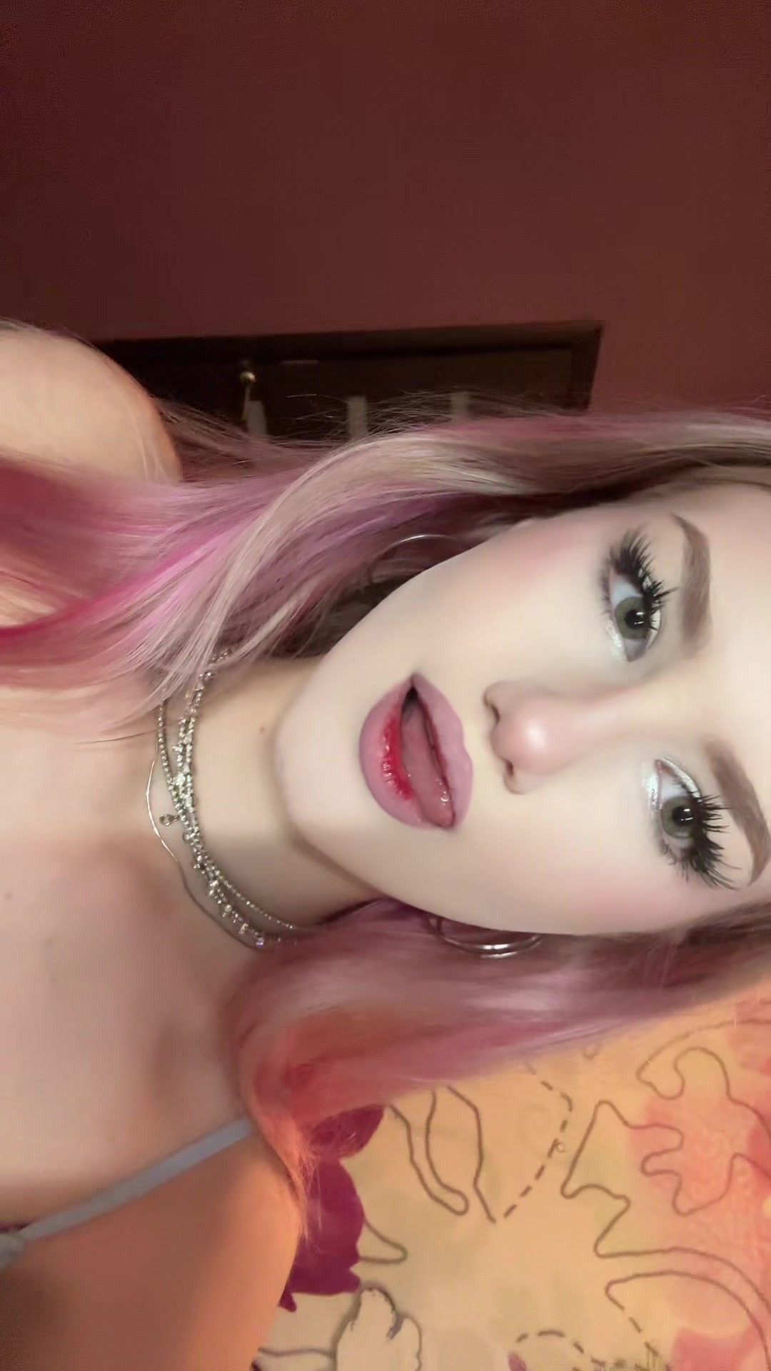 @༒