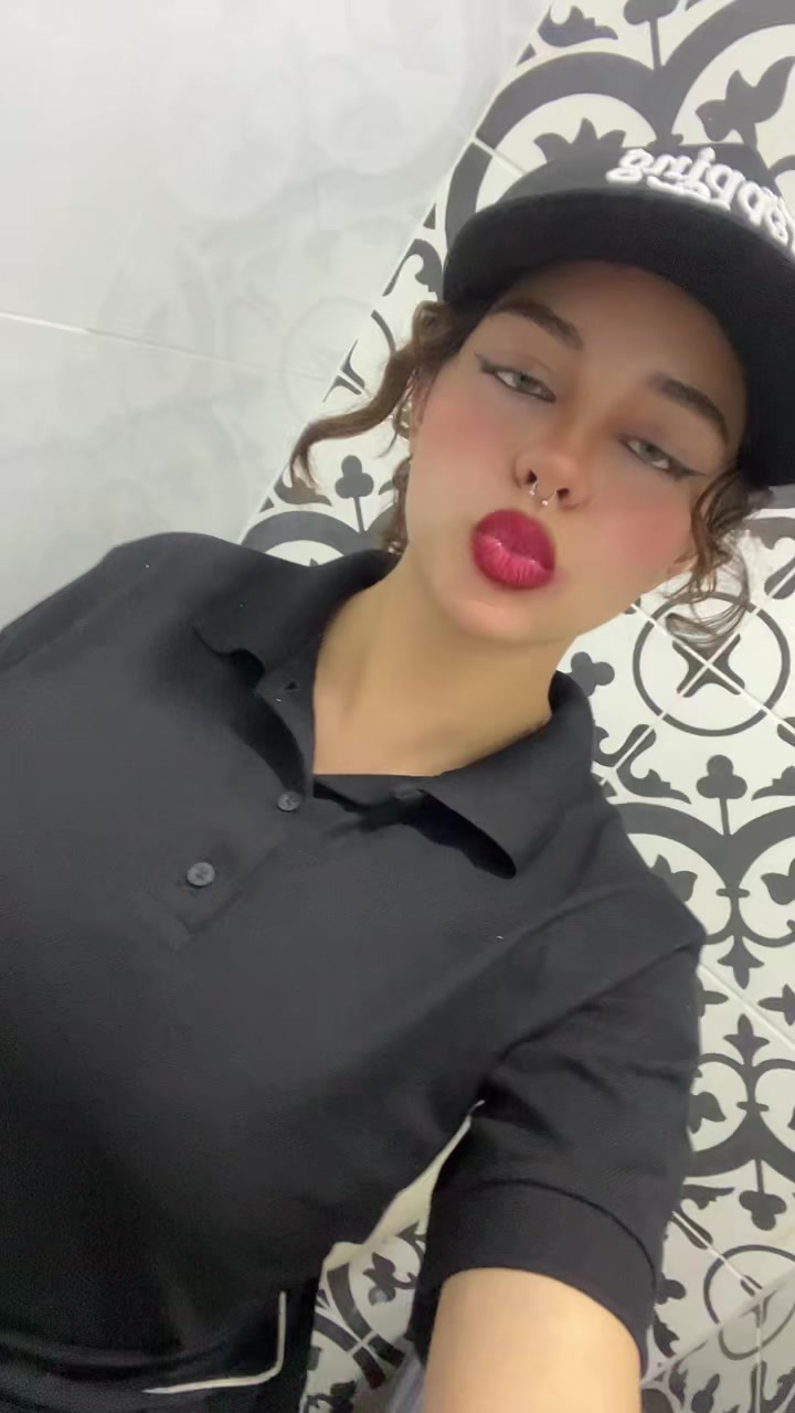 @karelyscastro4