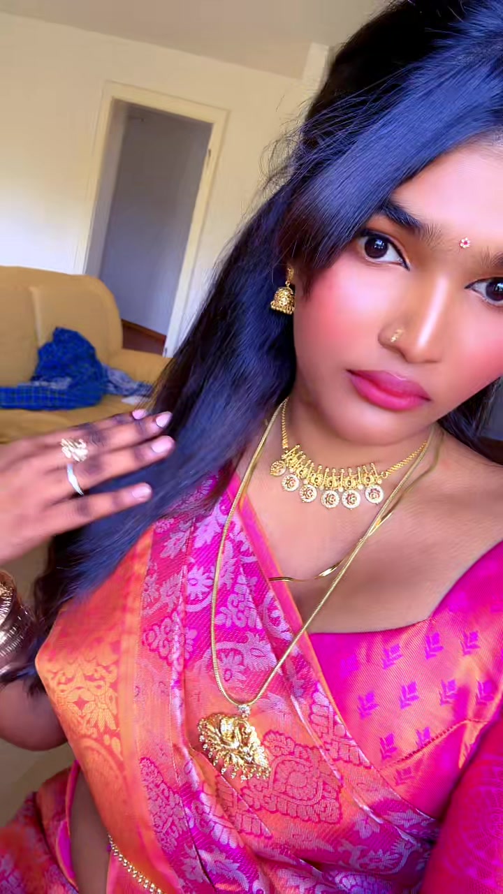 @கள்ளி ராணி👑♥️💋🇨🇭