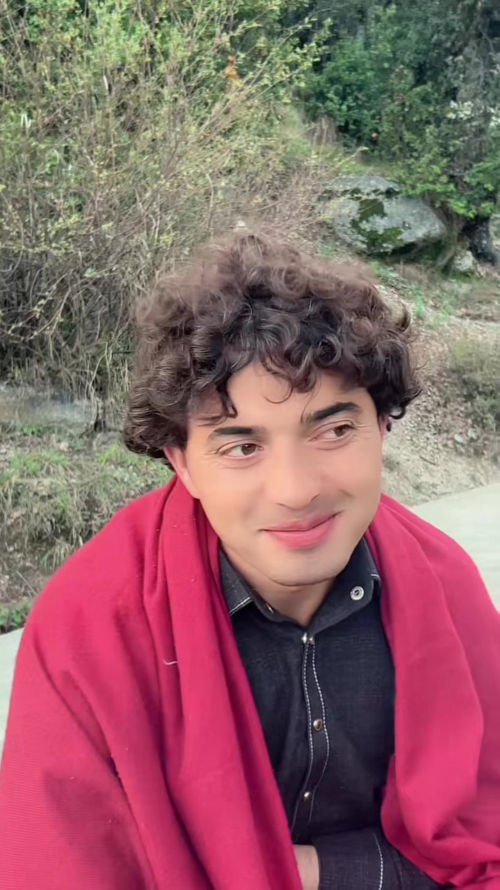 @Alx Zada Vlogs