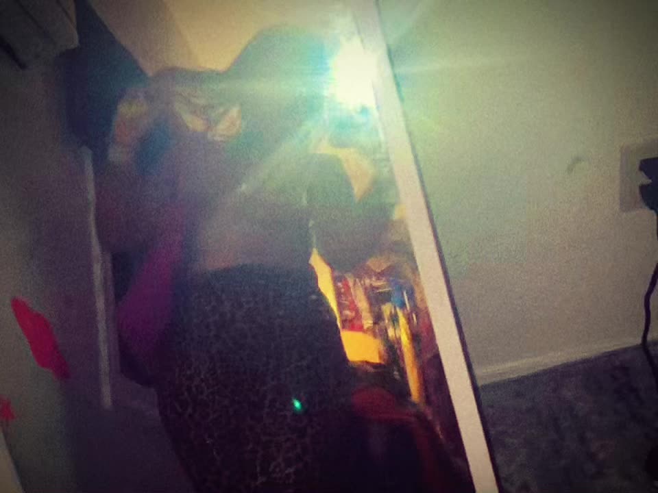 @Victoria Essy singer
