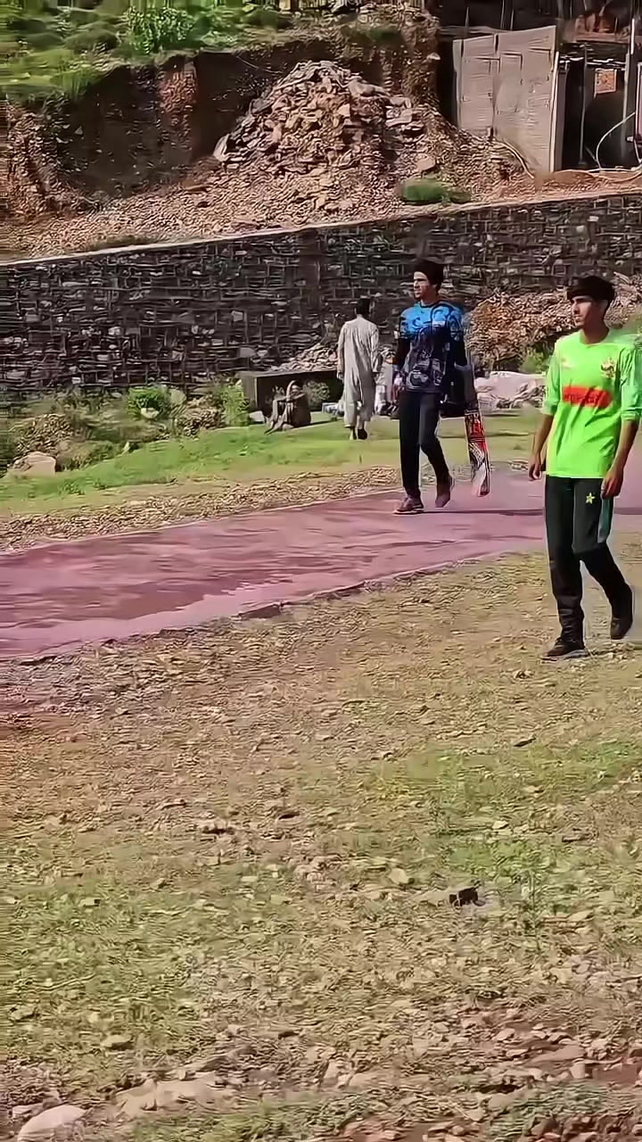 @A W A i S   J A N i