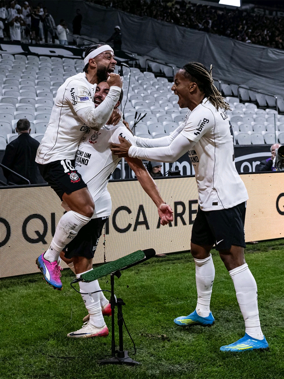 @Vinicius 1910 🖤🤍