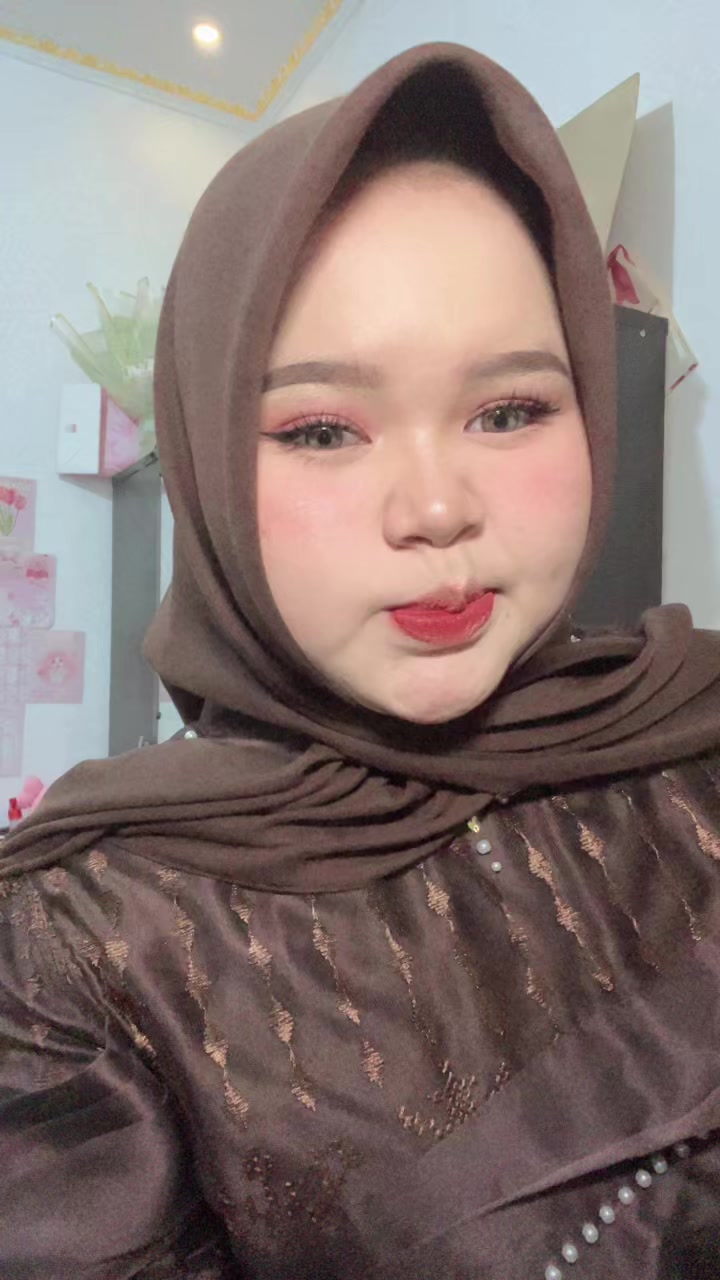 @Nisaa18