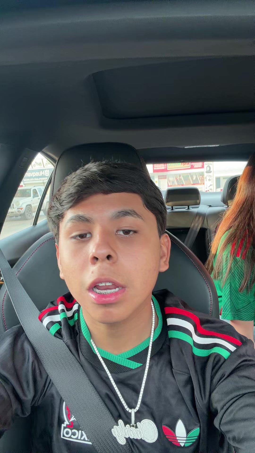 @charlychivas10