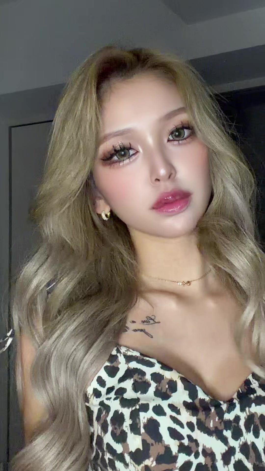@マユ
