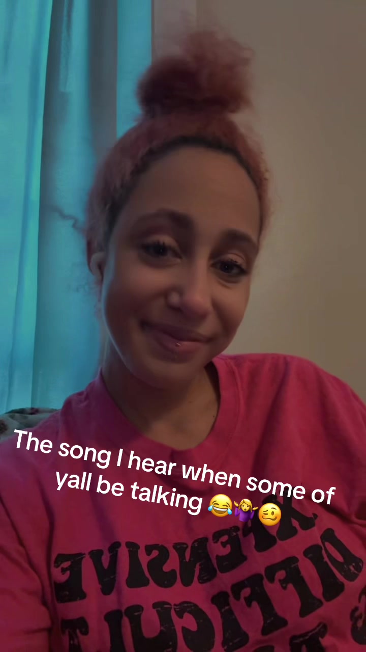 @hollimariee24