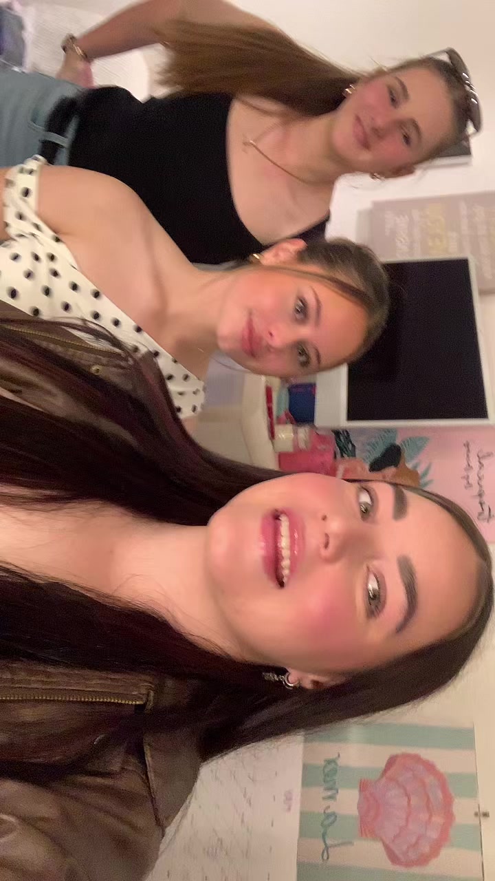 @Rada🤍