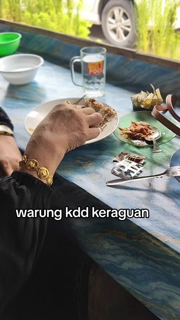 @warung katupat acil ella