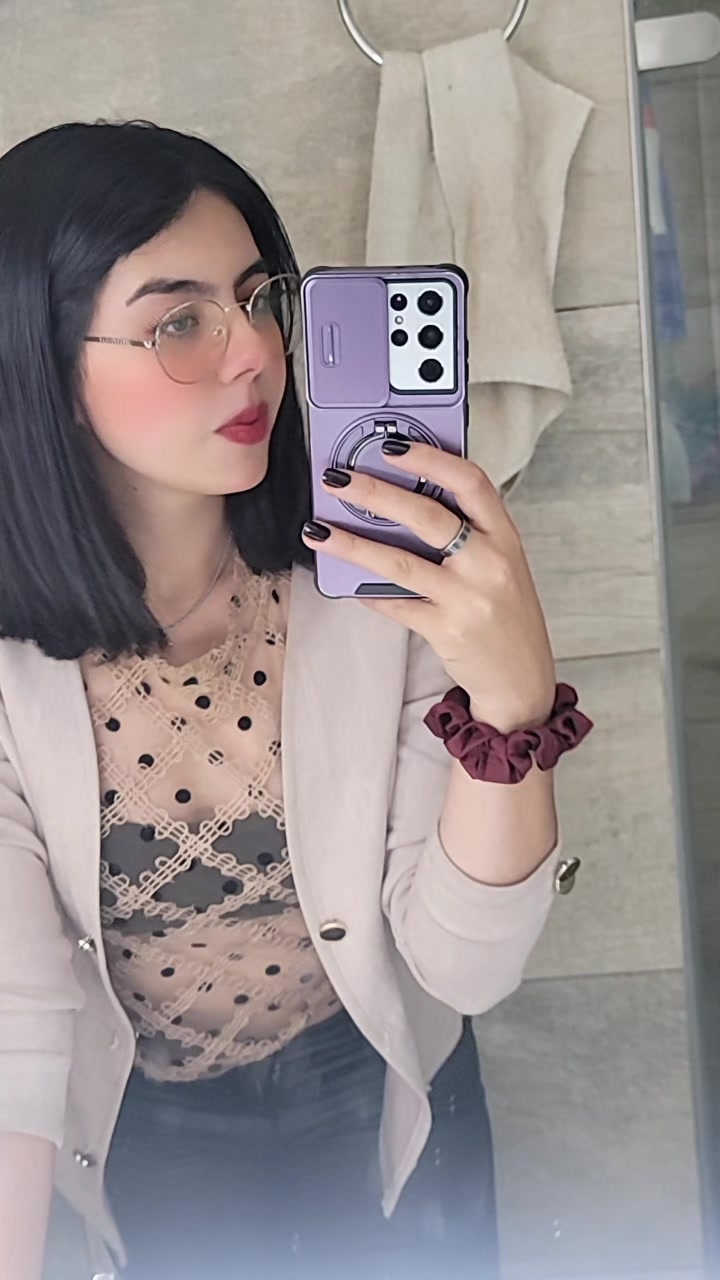 @Ximena Poveda 👻