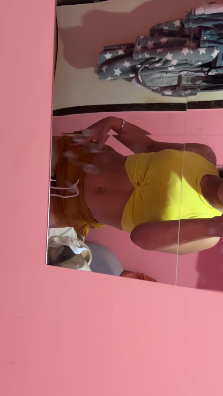 @neeveenica