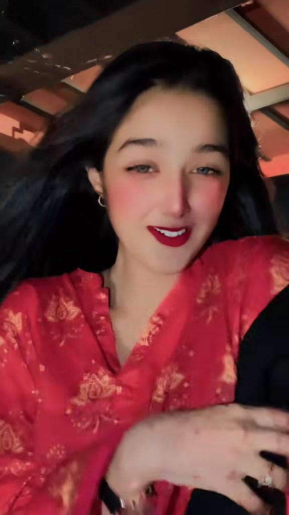 @𝕾𝖆𝖒𝖊𝖊𝖗𝖆 𝕶𝖍𝖆𝖓 🕊️
