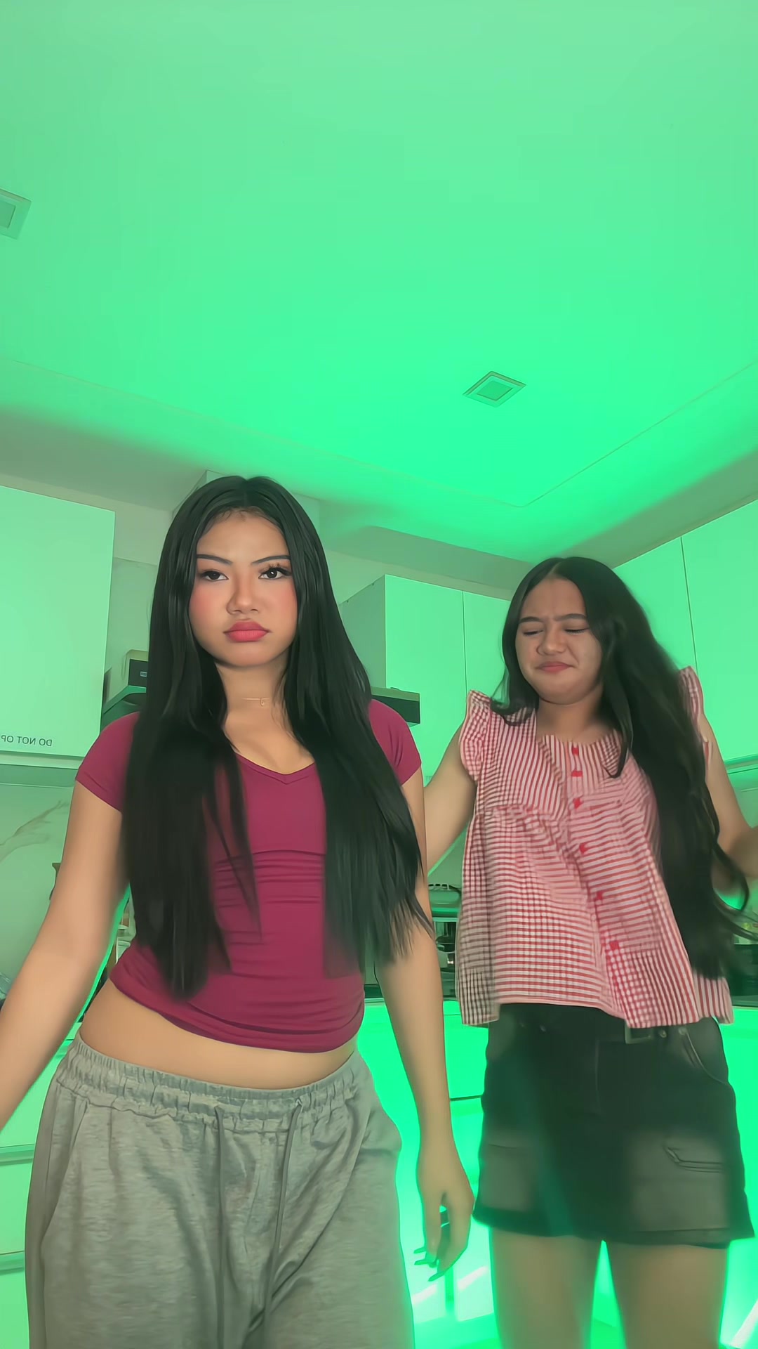 @Ella Dakz