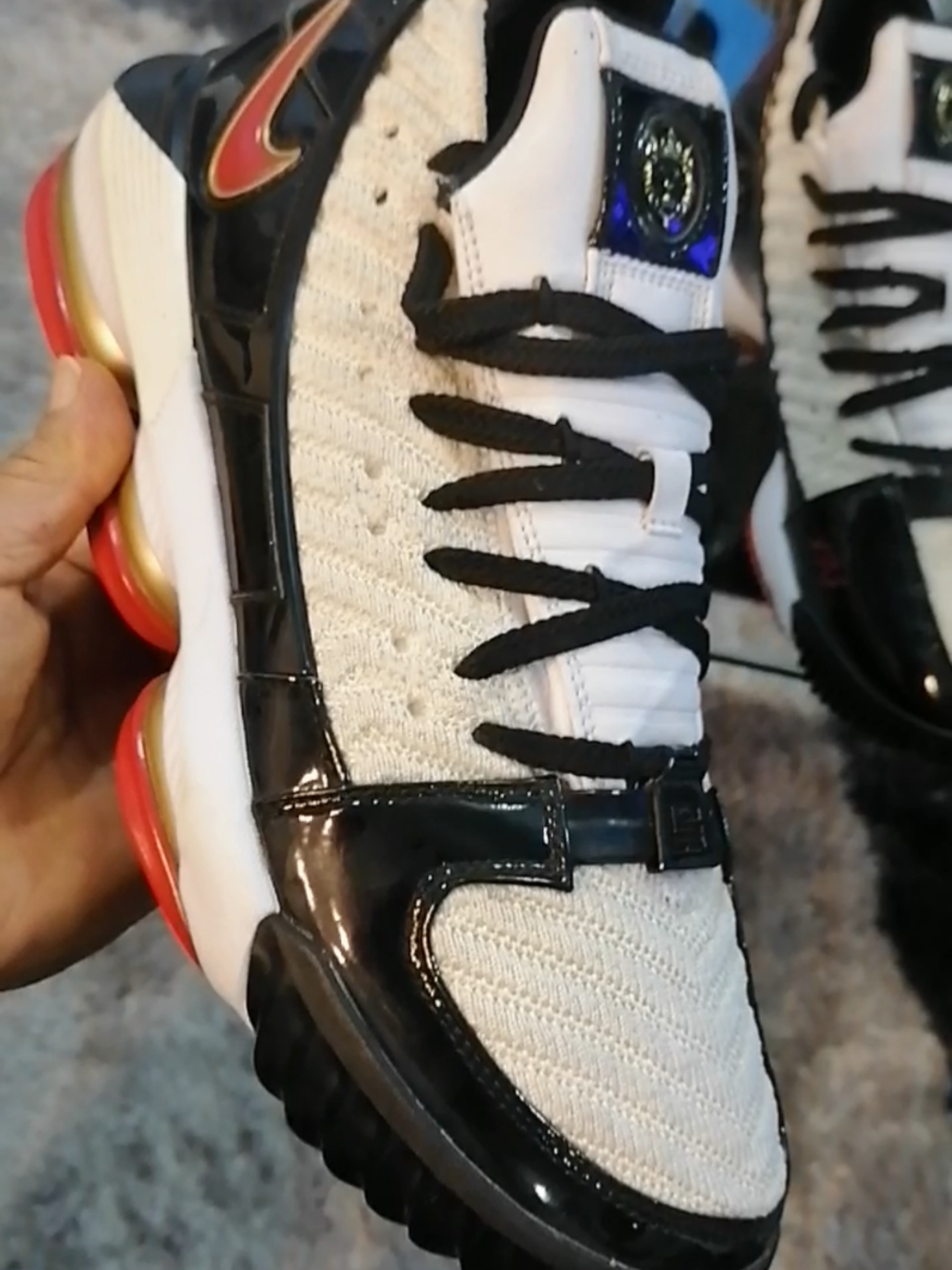 @Sneakers manitos👍