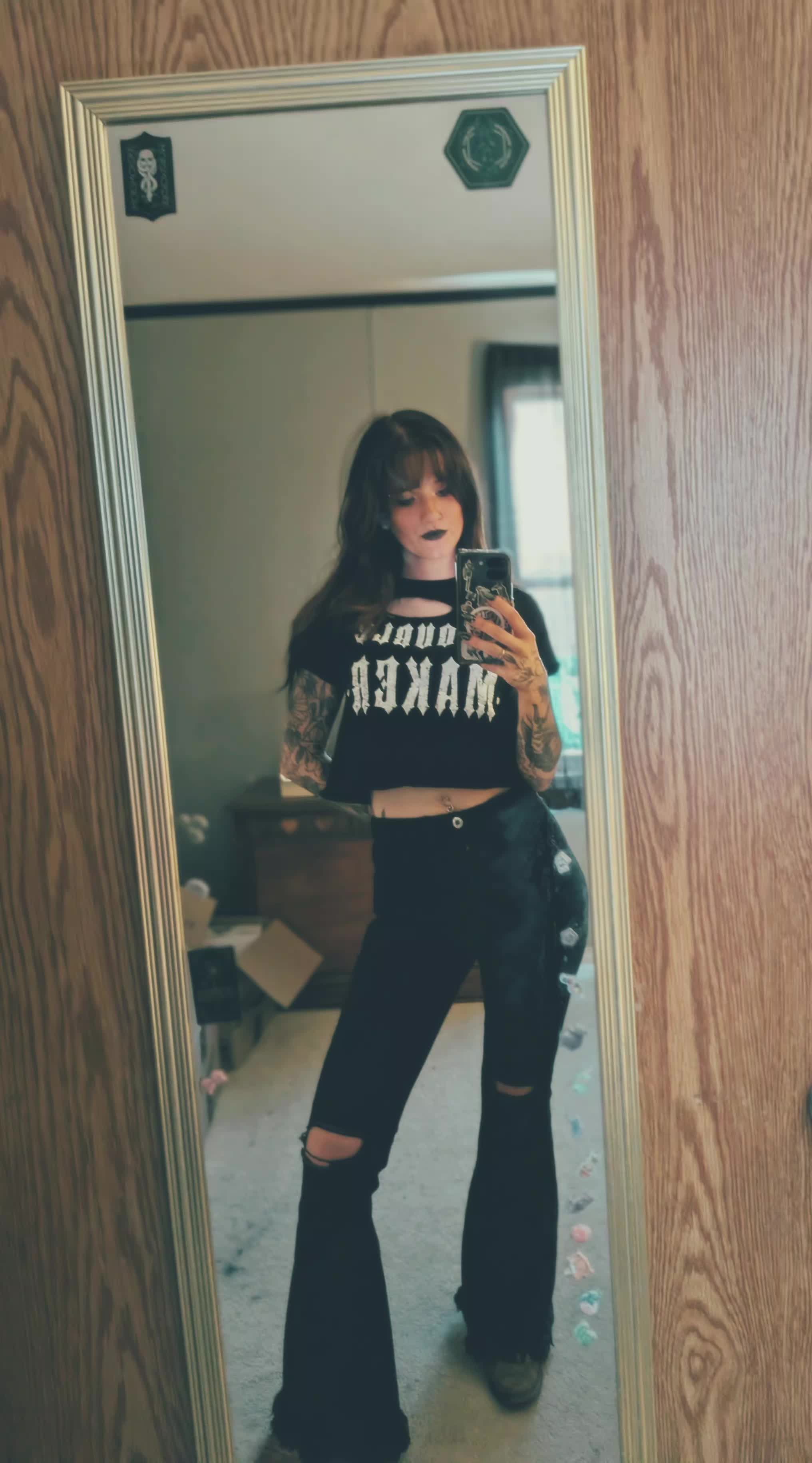 @xoxo-caitlin🖤