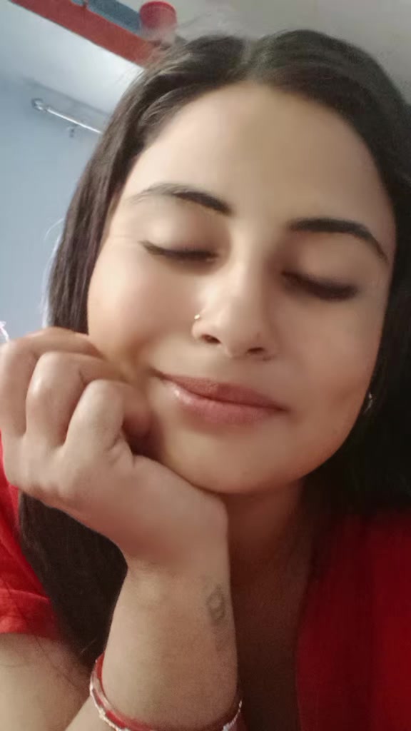 @Naina Kc915