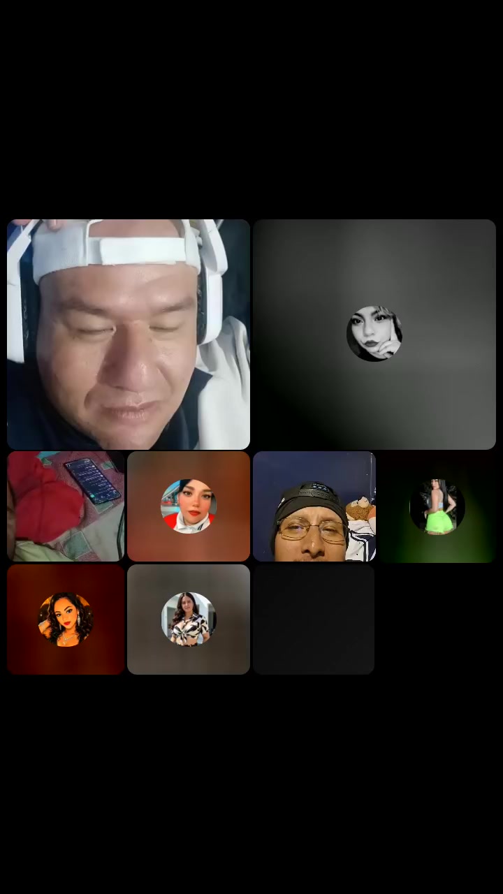 @๐๐ฅ๐ฌ๐๐๐๐๐๐๐๐โจ๐ฆ