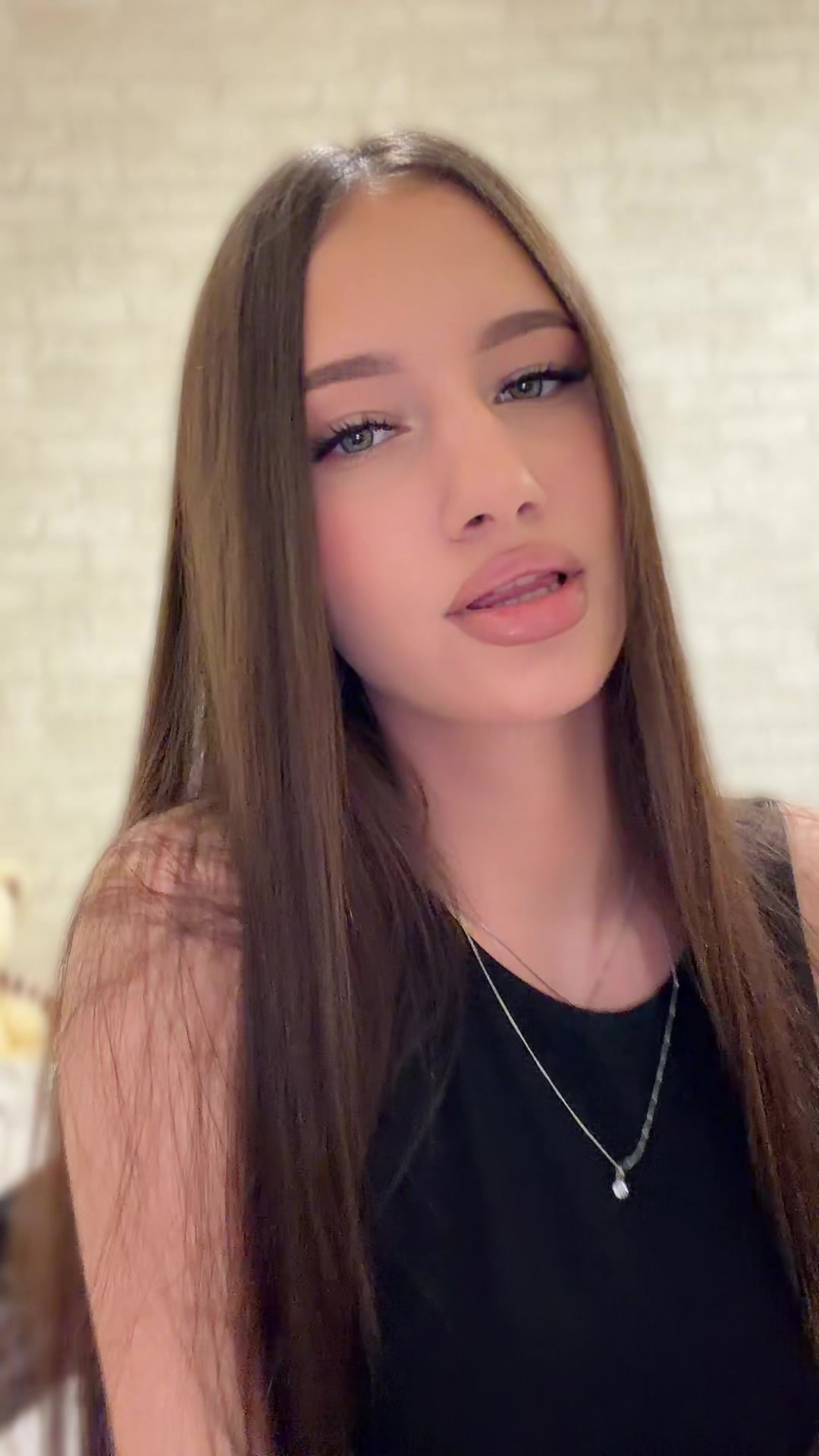 @𝐌