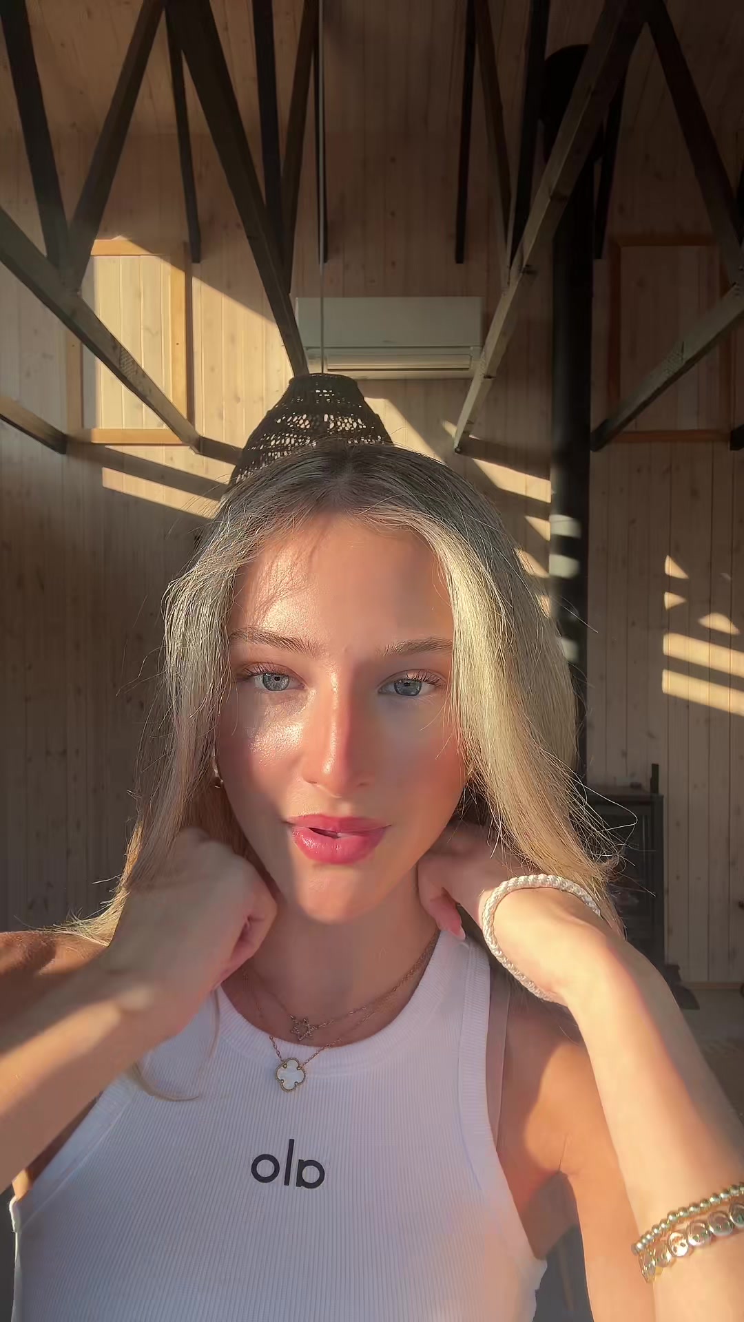 @Ava