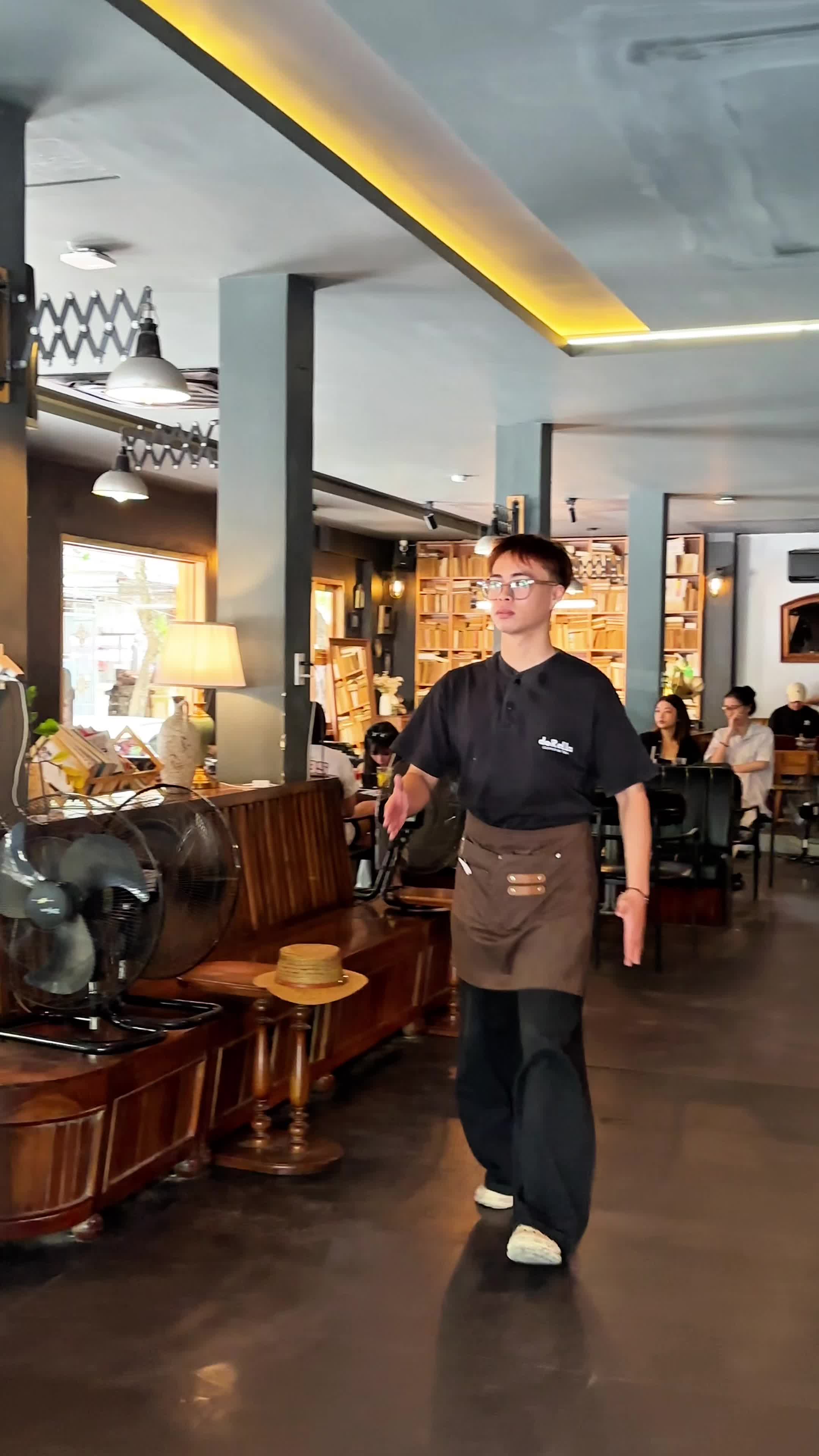 @DE RELLA HUẾ