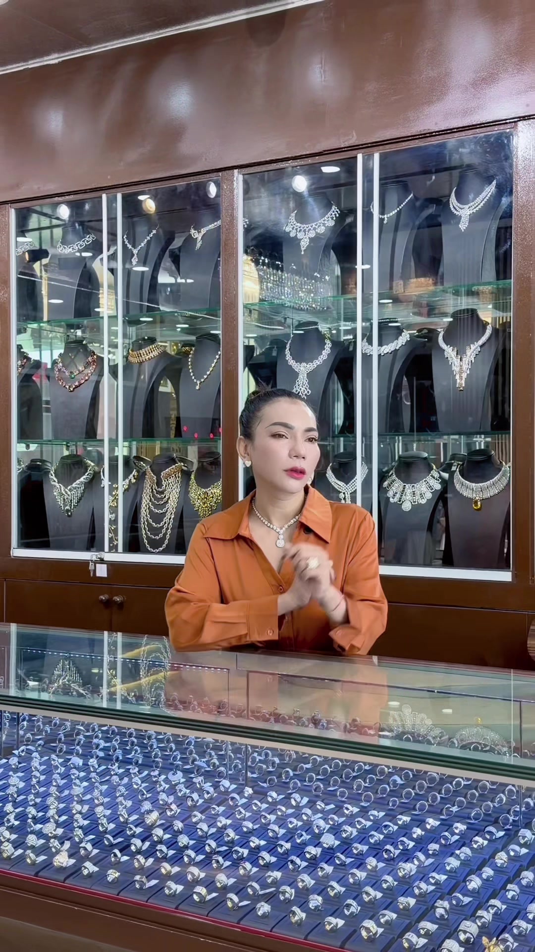 @ហាងមាសពេជ្រ ដាណាទ្រី