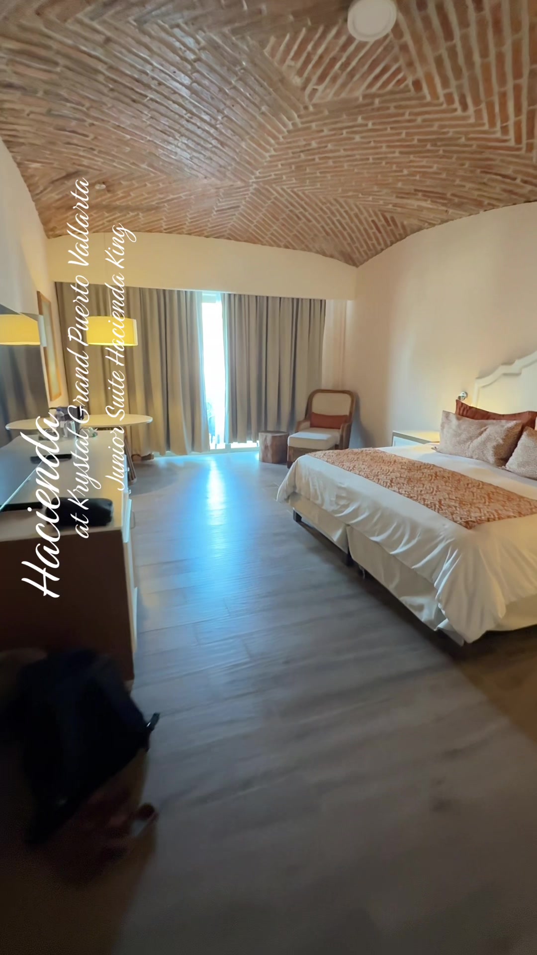 @Beach Travel Girl