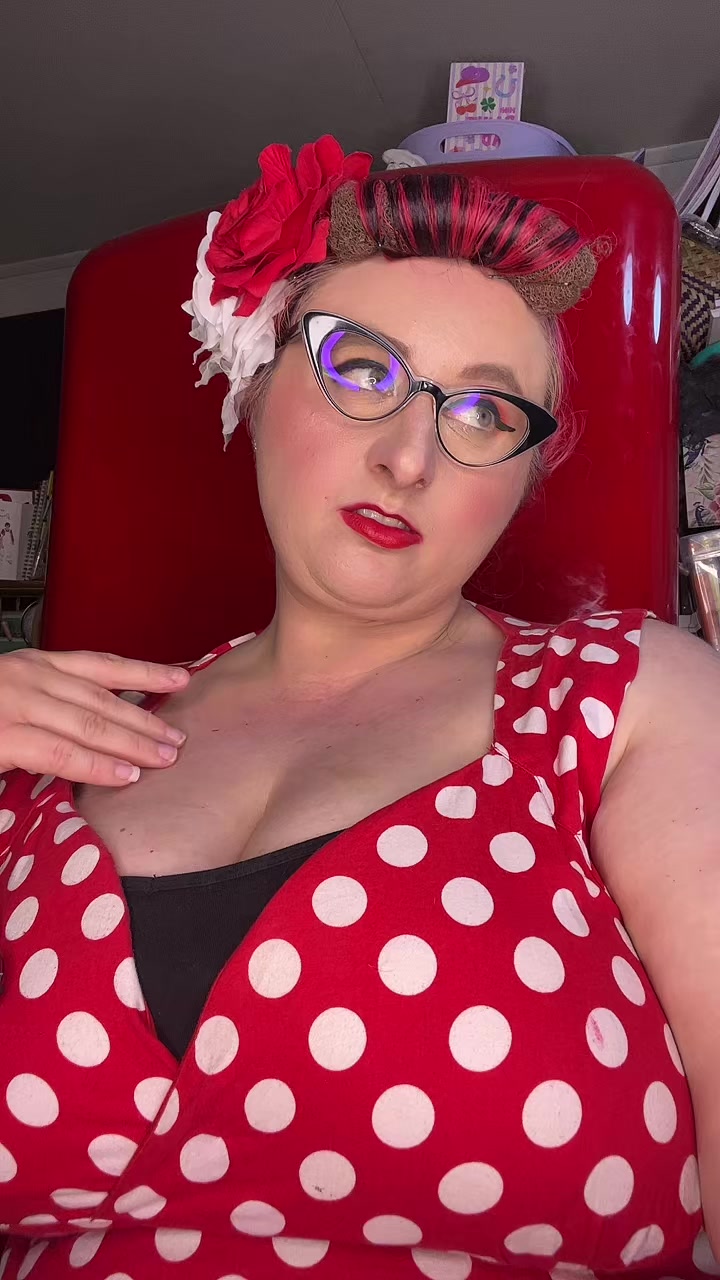 @MissBombshellBettie