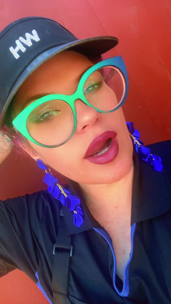 @CaptainBella