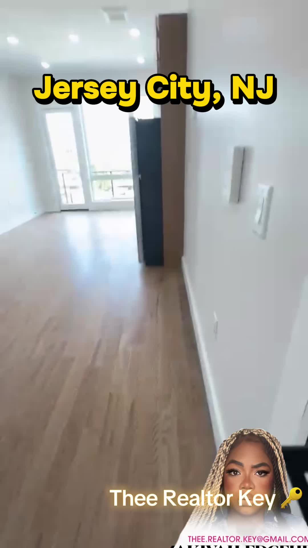 @theeglitterologist
