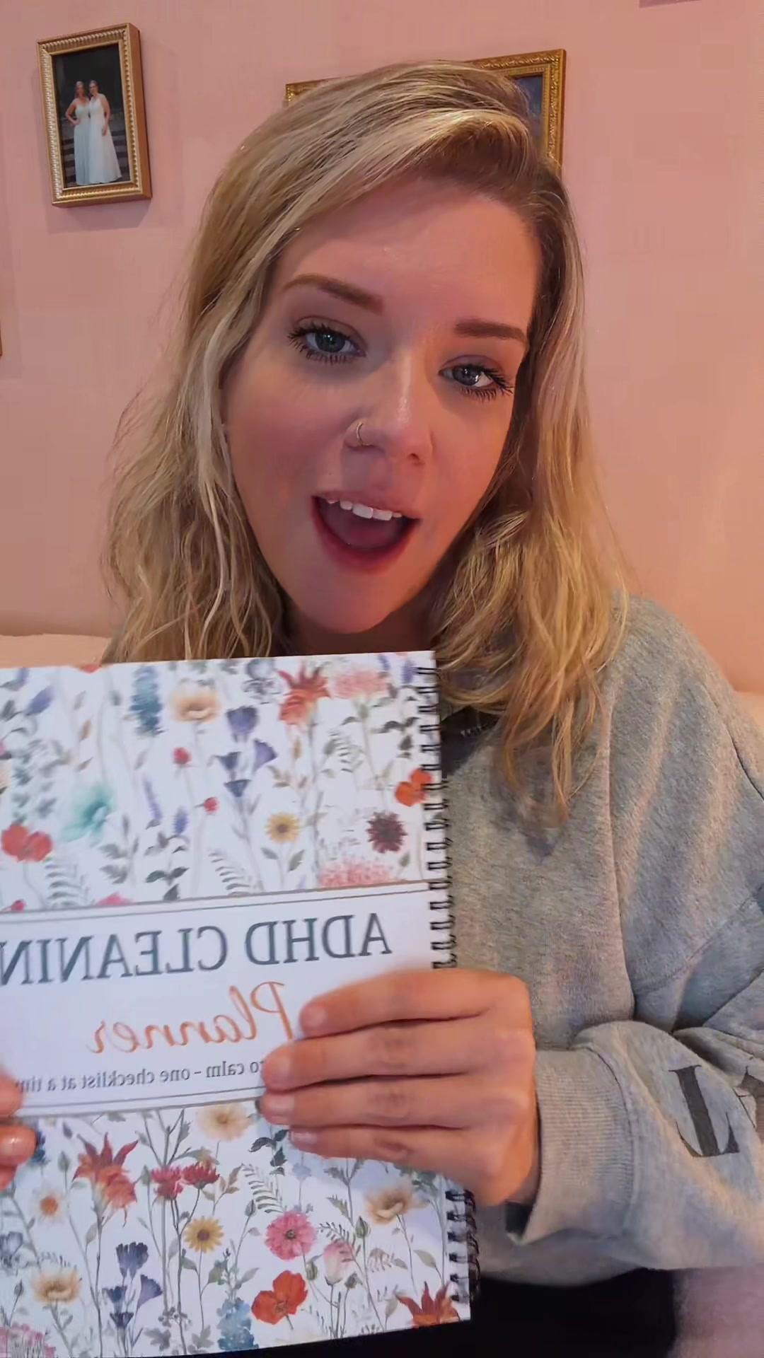 @Lindsay 🎀 | books + lifestyle