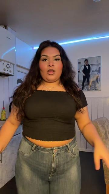 @arisha_horvathova