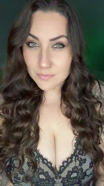 @Greeneyedmom23 (Erin)