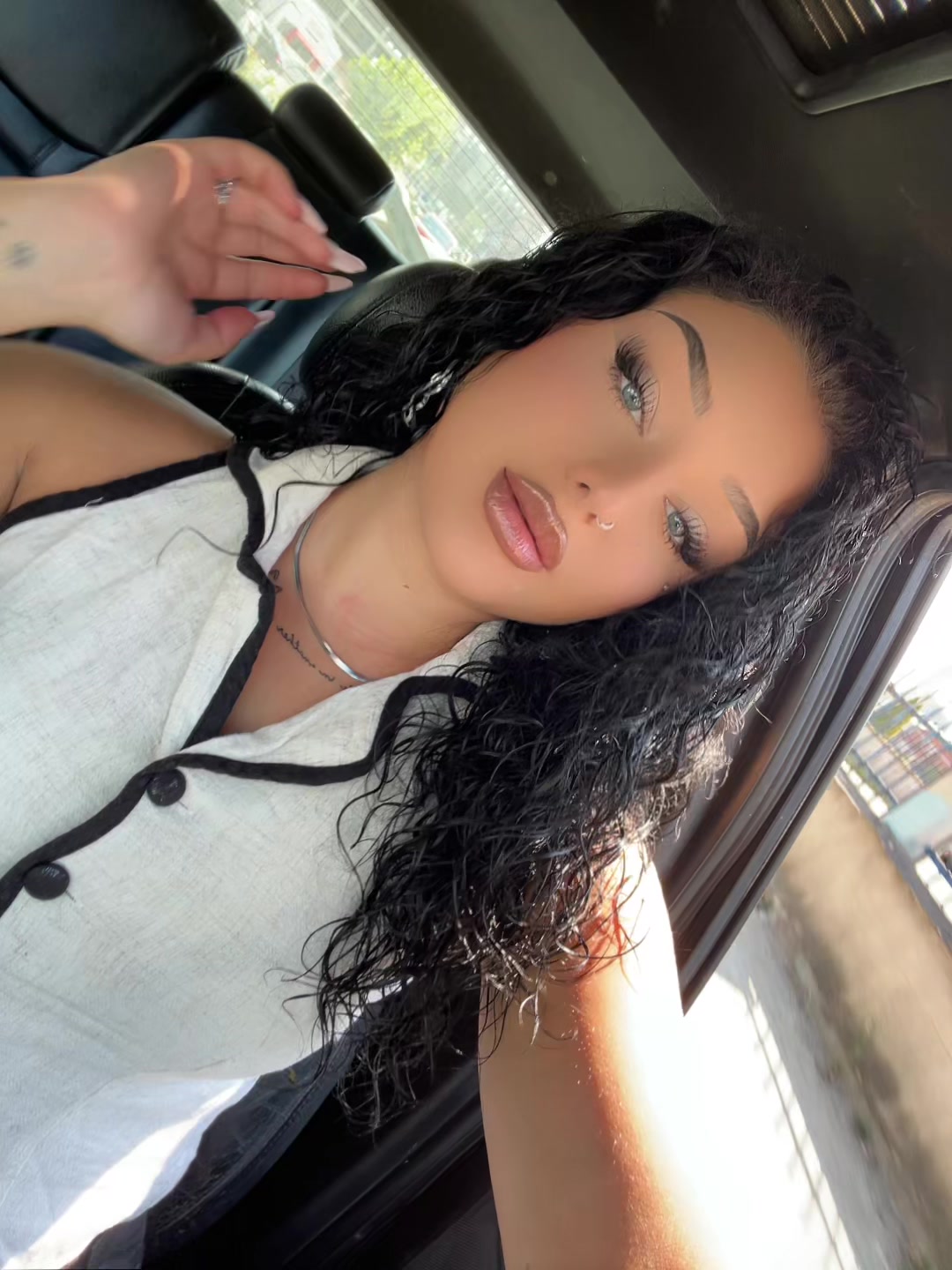 @🦋