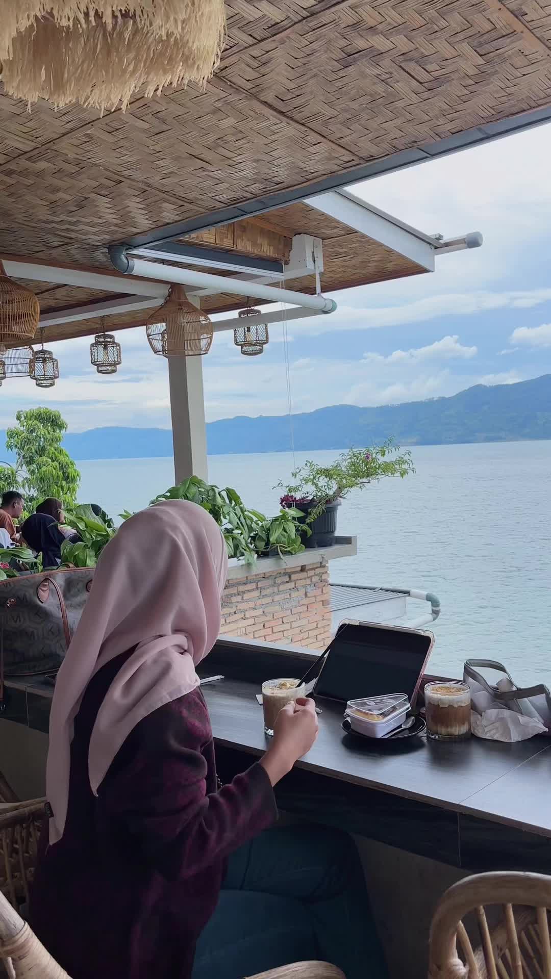 @putri sinaga