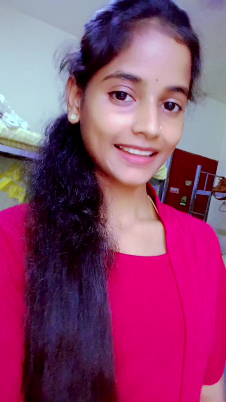 @Smiley queen 👸 ✨️ 💖...