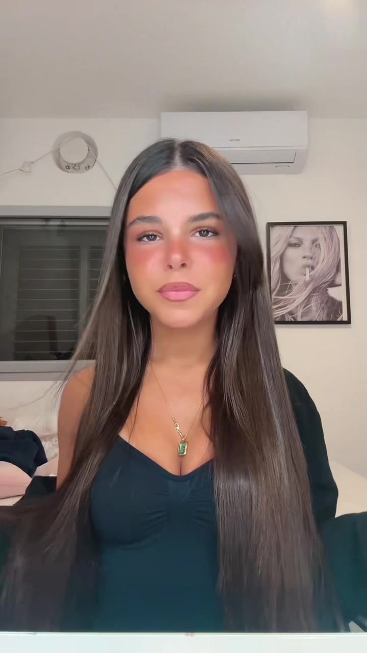 @•